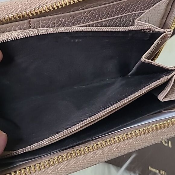 💯 Authentic Gucci Zipped Long Wallet 🍀 - Picture 9 of 14